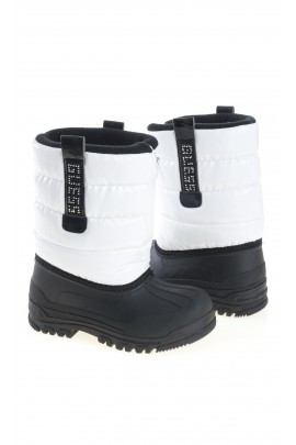 White girl snow boots, GUESS