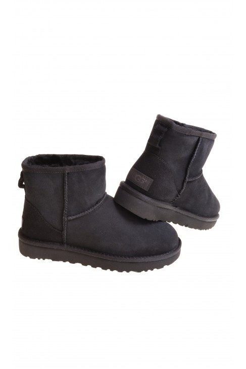 Black boots, UGG