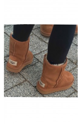 Short brown boots, UGG